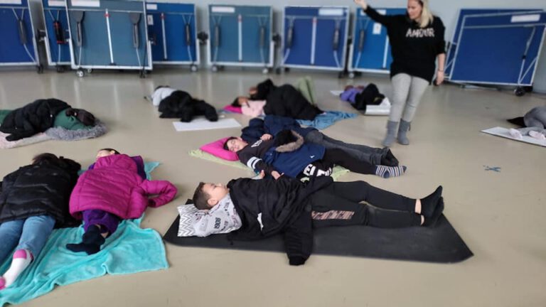 Détente du corps et geste magique